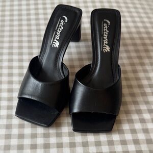 L'INTERVALLE Black Heeled Sandals